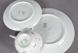 Serviço para chá de porcelana francesa "Mehun",... - Serviço para chá de porcelana francesa "Mehun", C.P. & Co. (Charles Pillivuyt), delicadamente decorada com pequenas flores em policromia e friso...