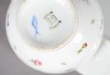 Serviço para chá de porcelana francesa "Mehun",... - Serviço para chá de porcelana francesa "Mehun", C.P. & Co. (Charles Pillivuyt), delicadamente decorada com pequenas flores em policromia e friso...