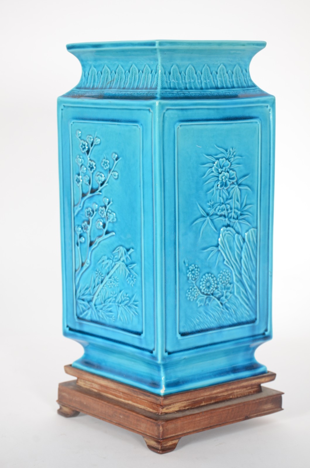 Vaso oriental feitio "losango" de porcelana azul turquesa decorado... - foto 1 de 6