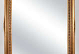 Espelho com moldura dourada  - 90 x 60cm. - Espelho com moldura dourada  - 90 x 60cm.