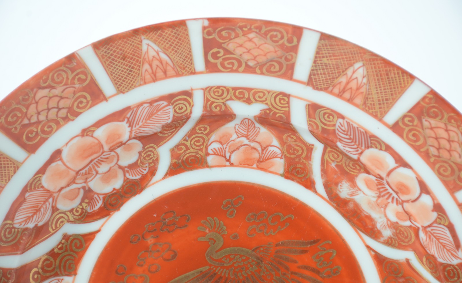 Cinco pratos de porcelana oriental na cor rouge de fer com aves do... - foto 3 de 8