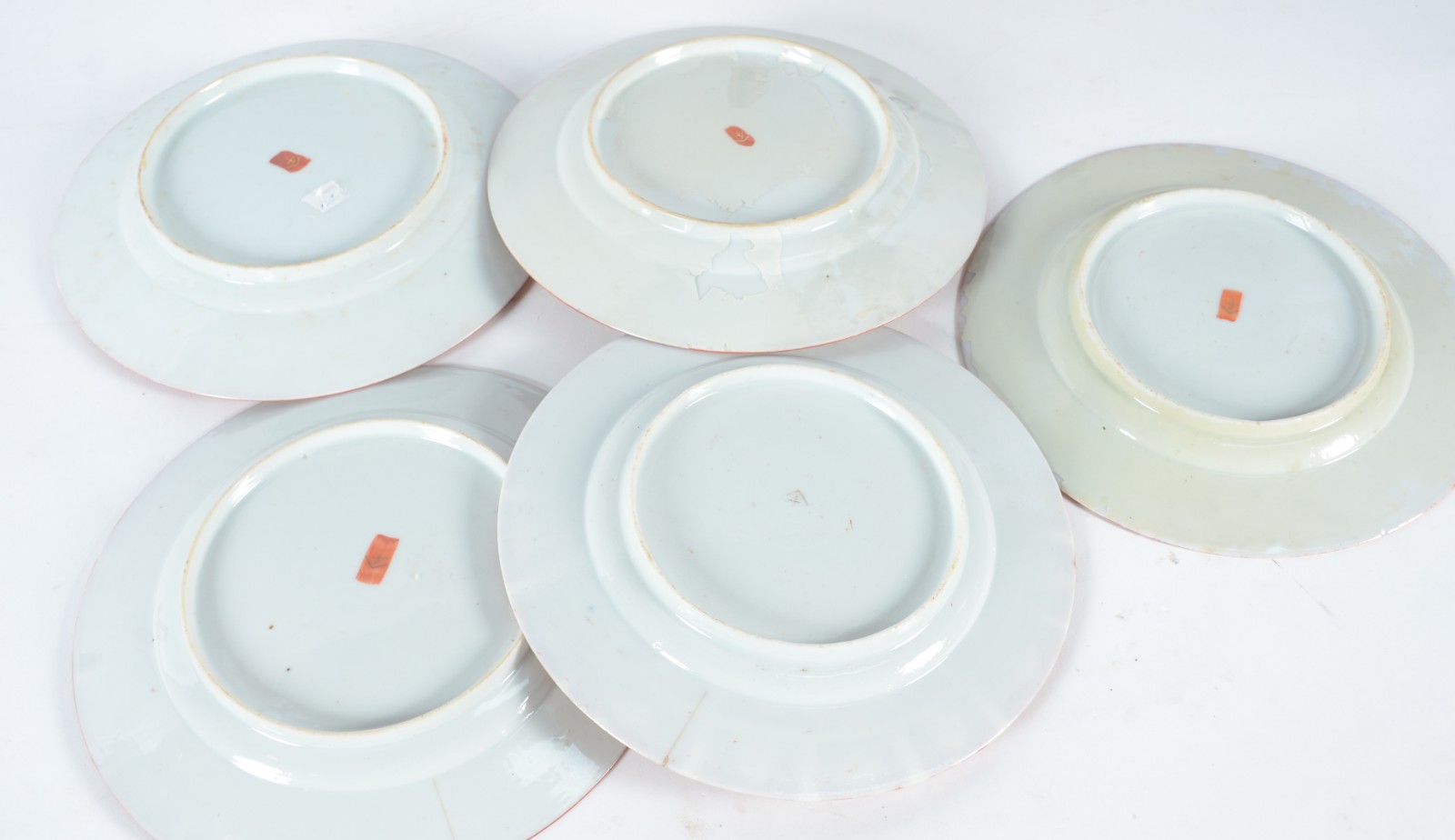Cinco pratos de porcelana oriental na cor rouge de fer com aves do... - foto 4 de 8