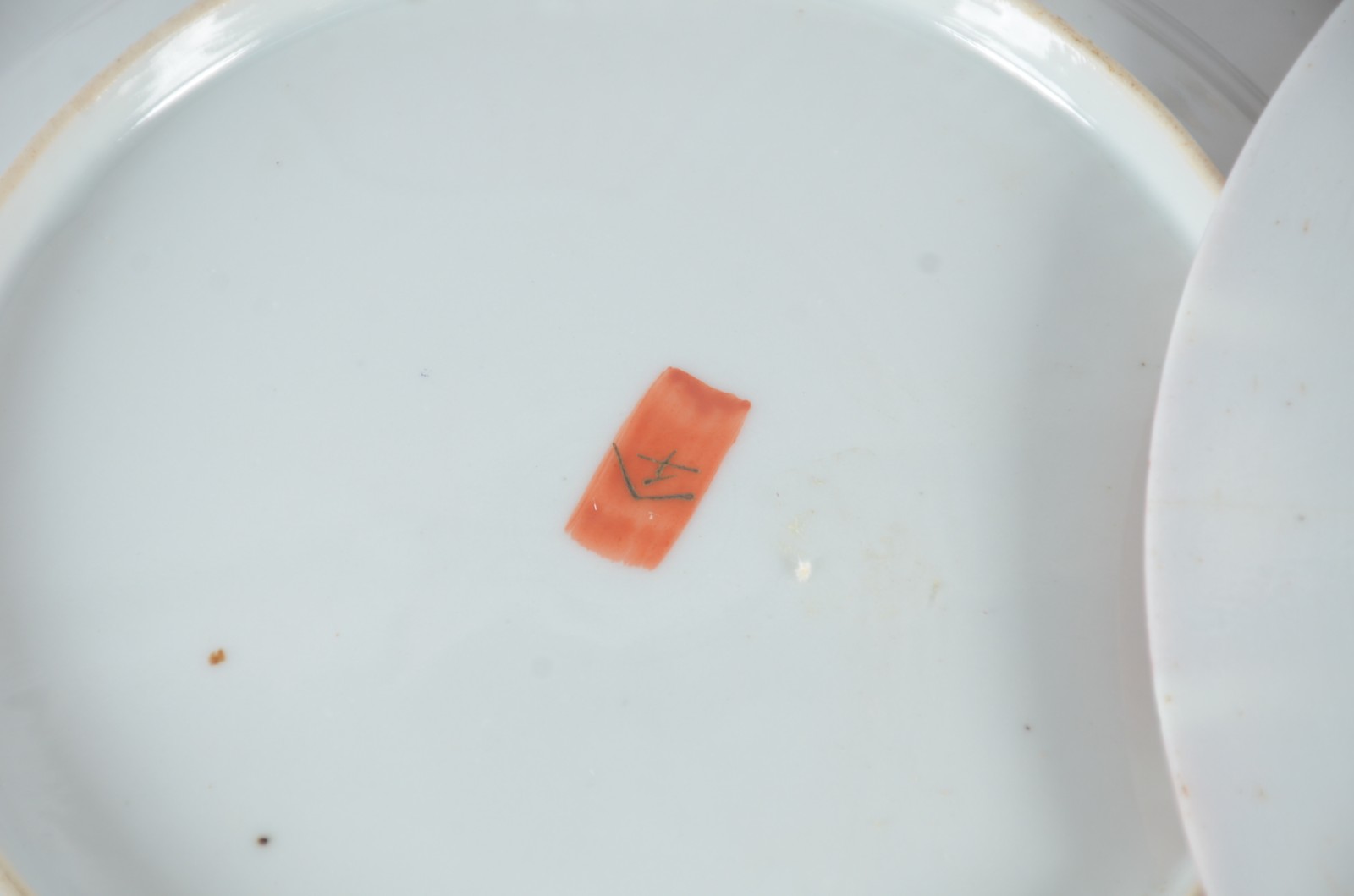 Cinco pratos de porcelana oriental na cor rouge de fer com aves do... - foto 5 de 8
