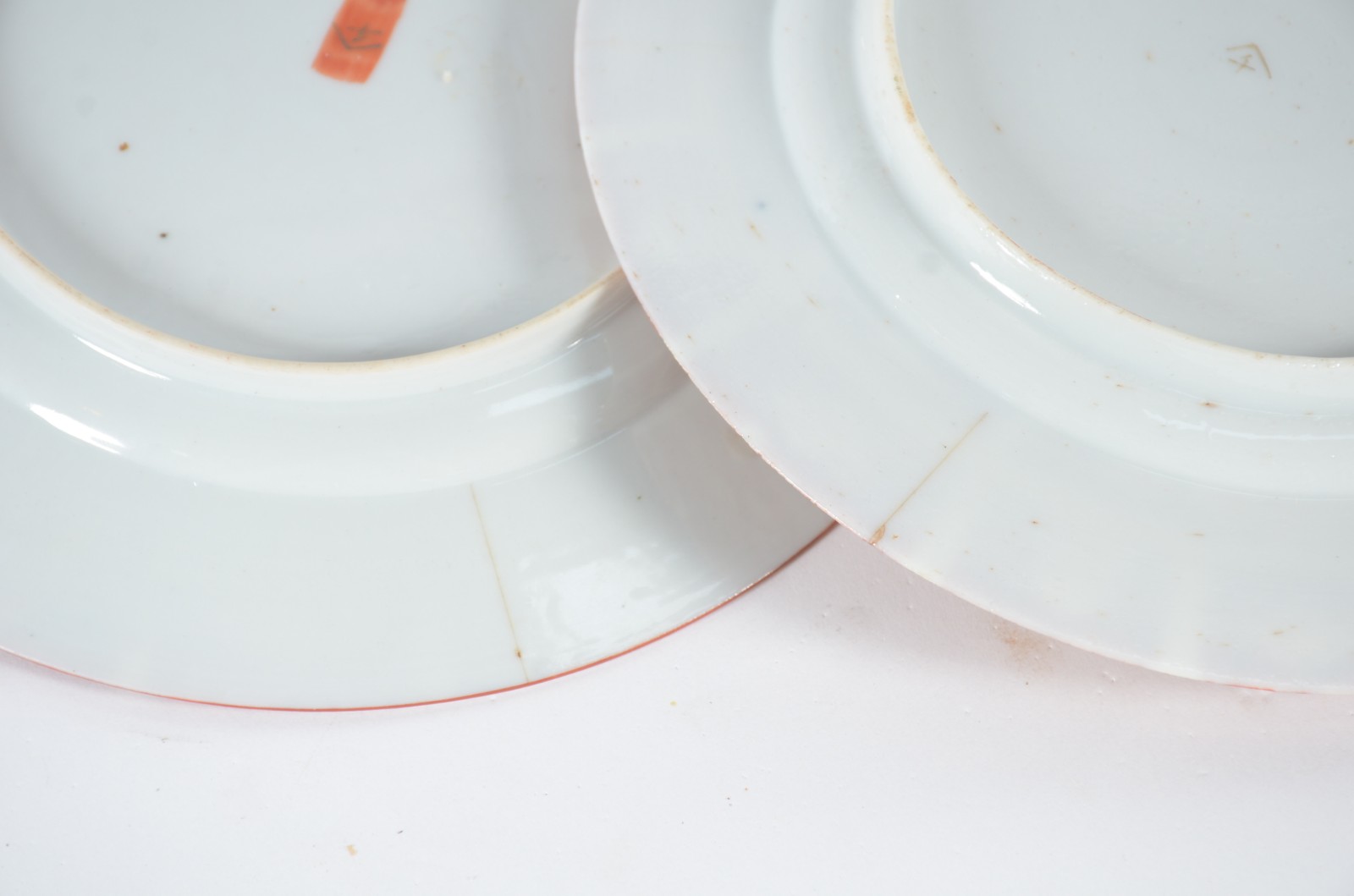 Cinco pratos de porcelana oriental na cor rouge de fer com aves do... - foto 8 de 8