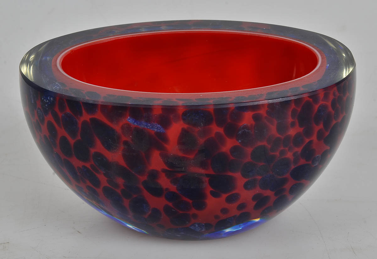Bowl oval de Murano, nas cores vermelho e preto. alt. 25cm.