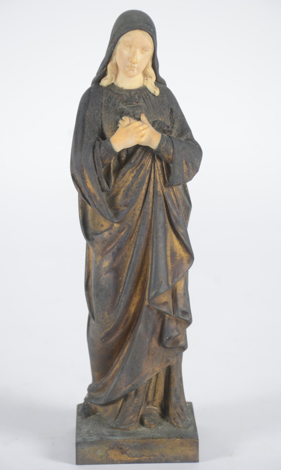 Escultura de bronze e marfim representando jovem com manto em oração. - foto 1 de 5