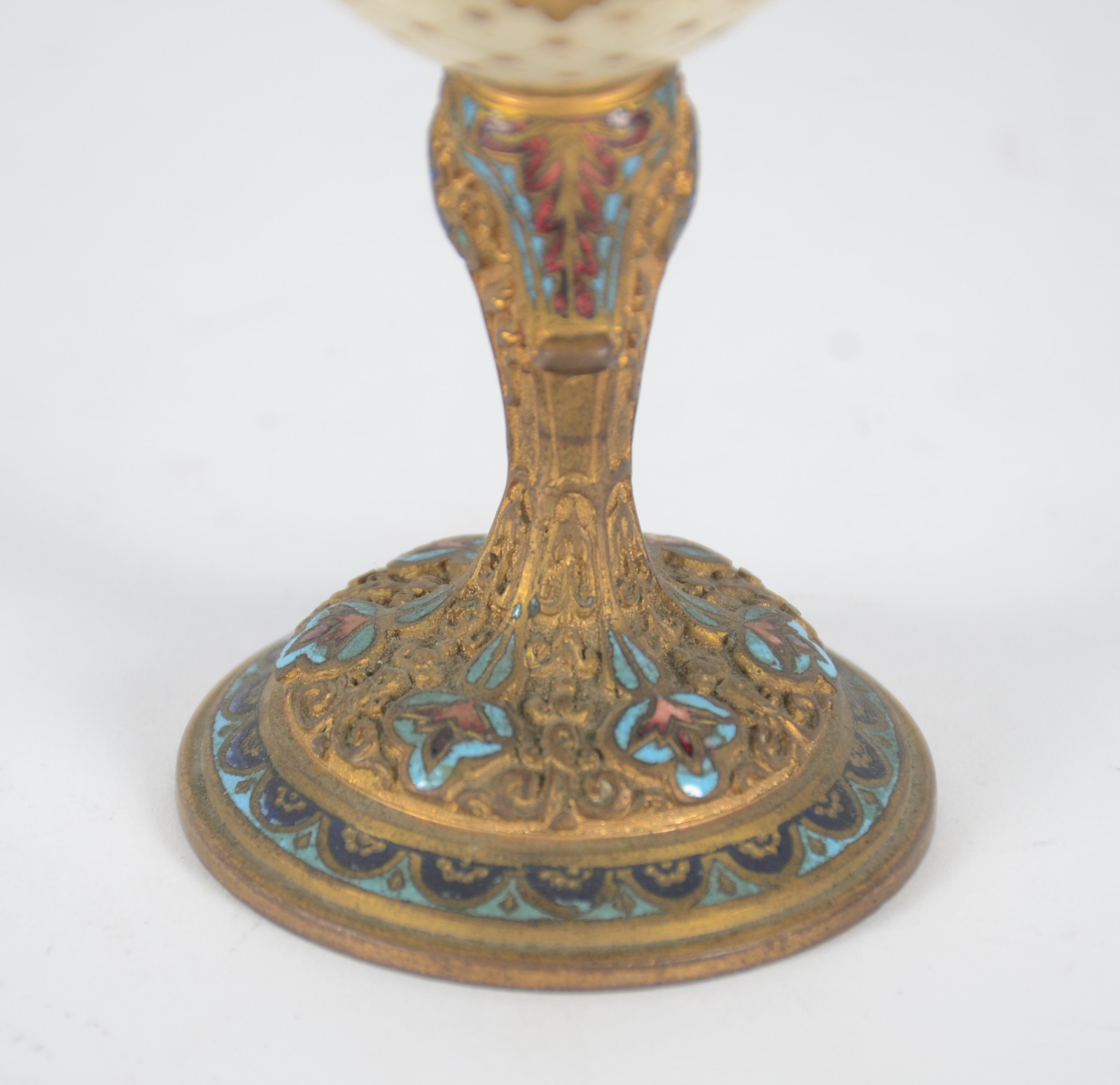 Pequena ânfora de porcelana decorada com figura de "pucci" em... - foto 4 de 7