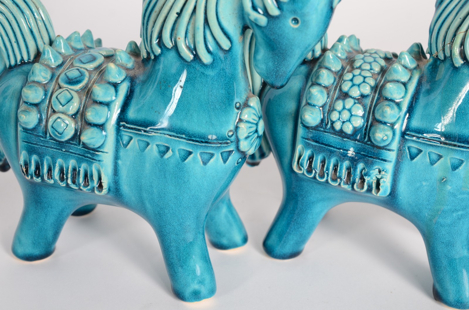 Conjunto com 16 peças diversas de porcelana azul turquesa, sendo par... - foto 10 de 11