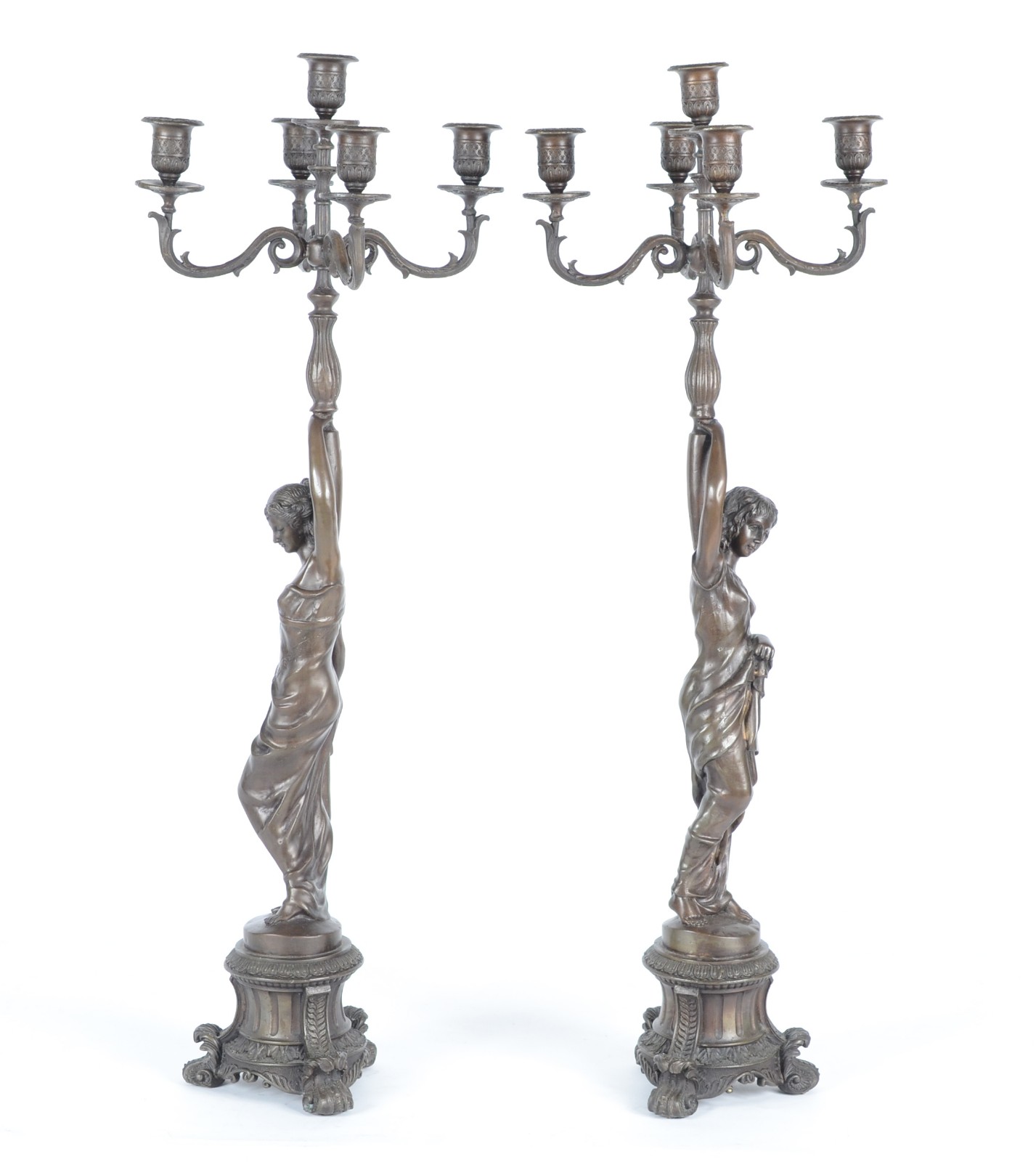 Elegante par de candelabros de metal patinado para 5 velas cada... - foto 5 de 10