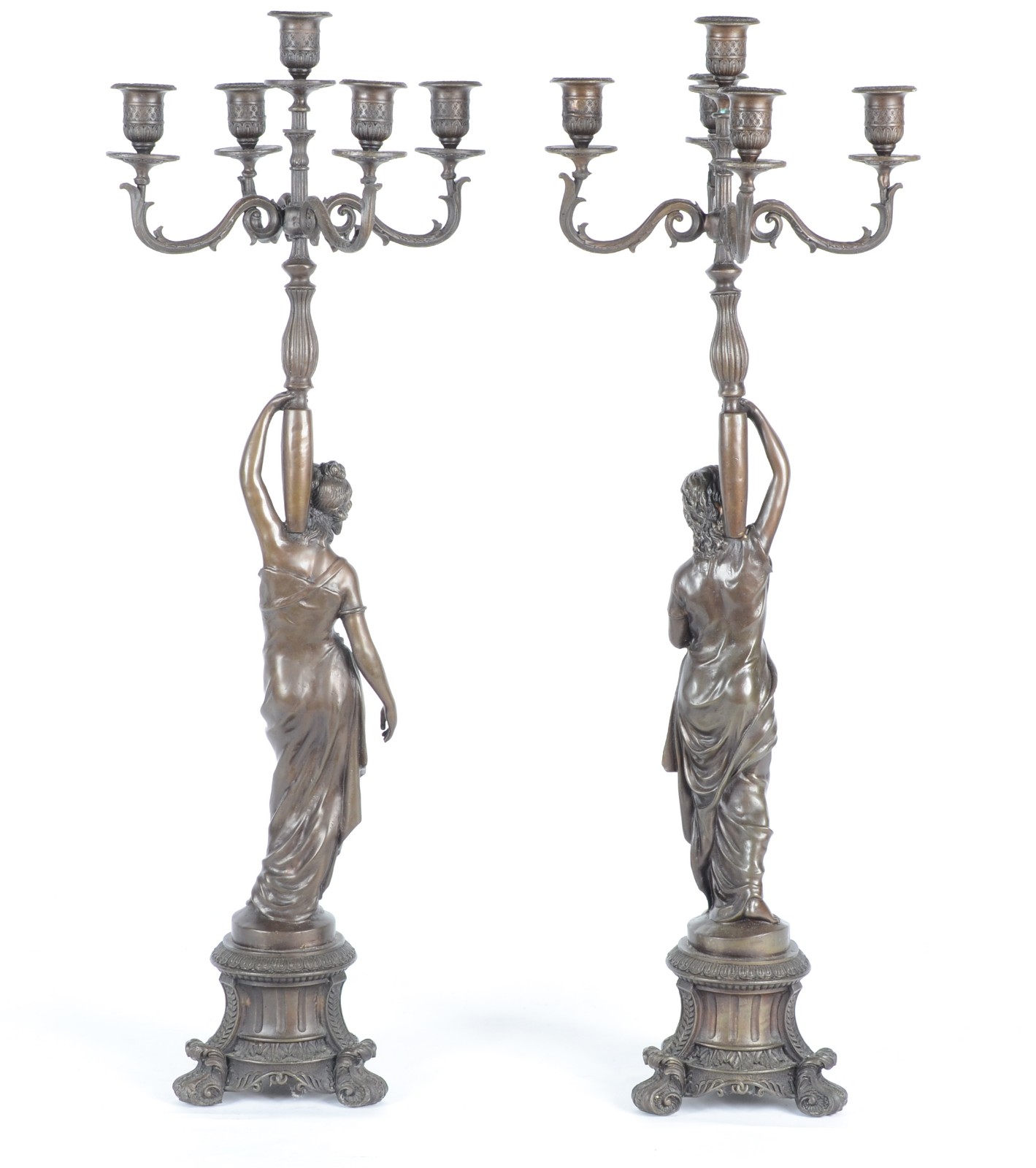 Elegante par de candelabros de metal patinado para 5 velas cada... - foto 6 de 10