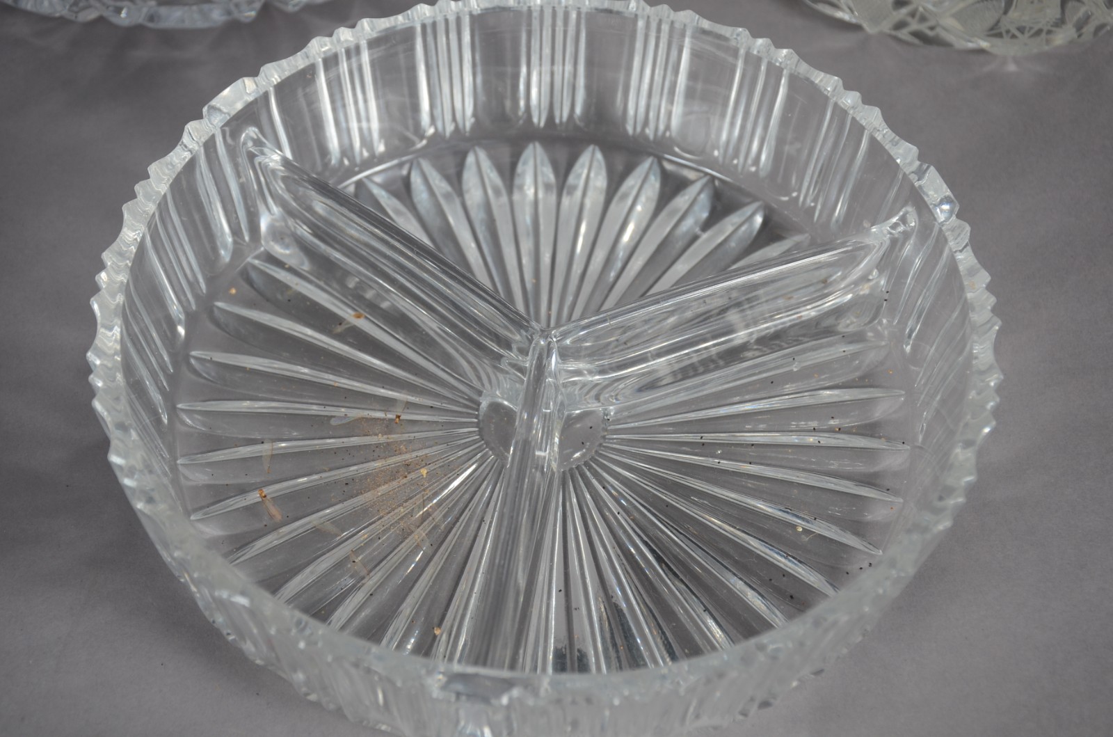 Seis peças diversas de cristal, sendo: 3 bowls, fruteira oval... - foto 6 de 11