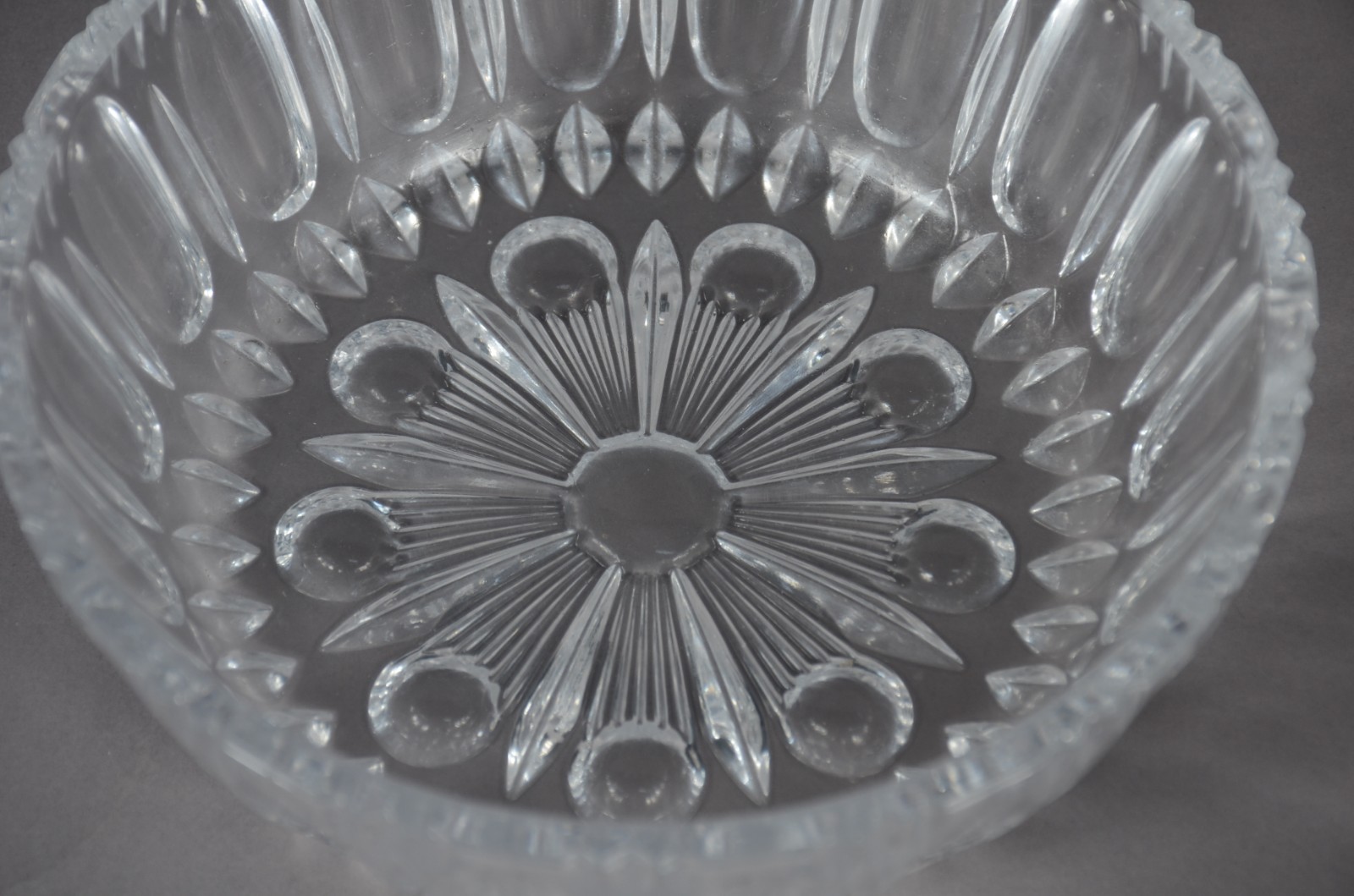 Seis peças diversas de cristal, sendo: 3 bowls, fruteira oval... - foto 10 de 11
