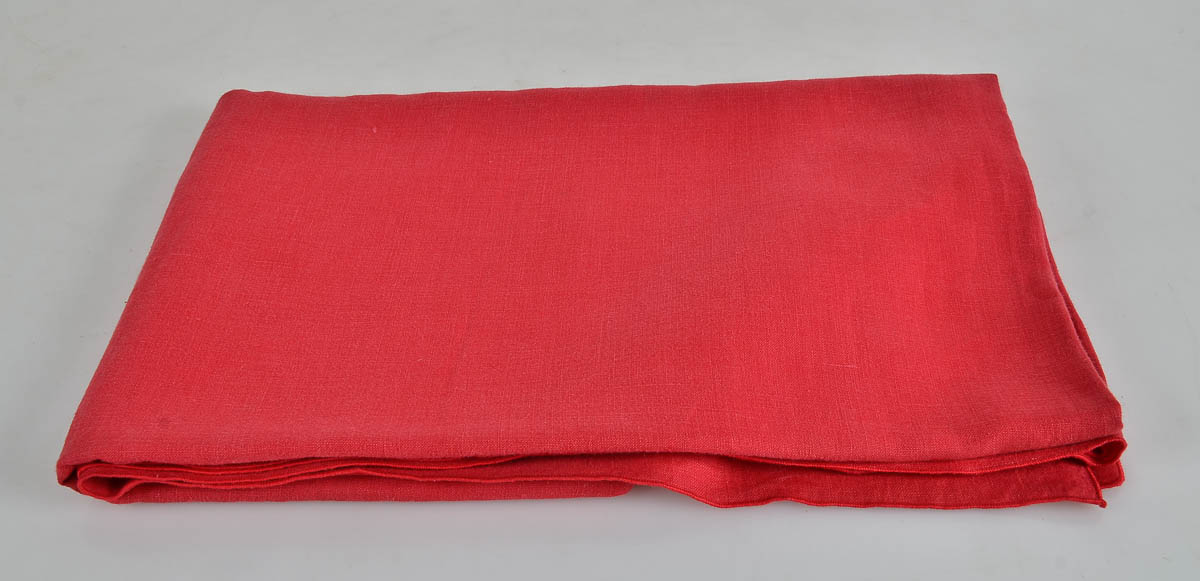 Toalha de linho na cor vermelha. med.2.20 x 1.75m.