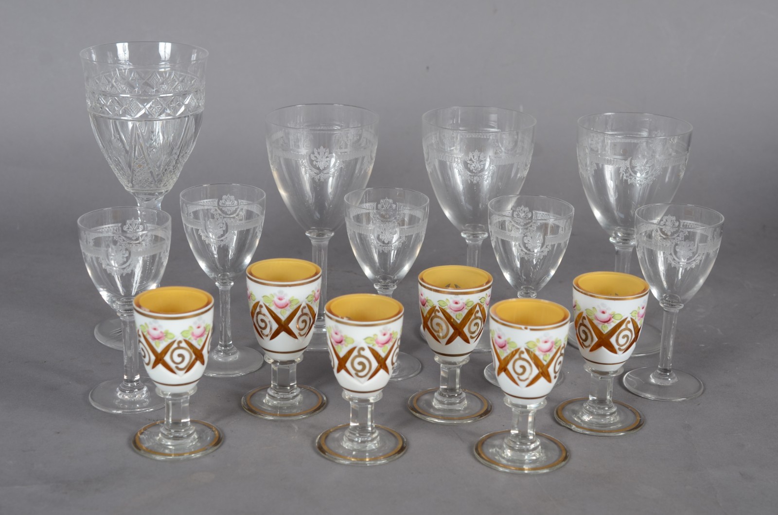 Diversos cálices, sendo: 3 para vinho e 5 para licor de cristal... - foto 1 de 9