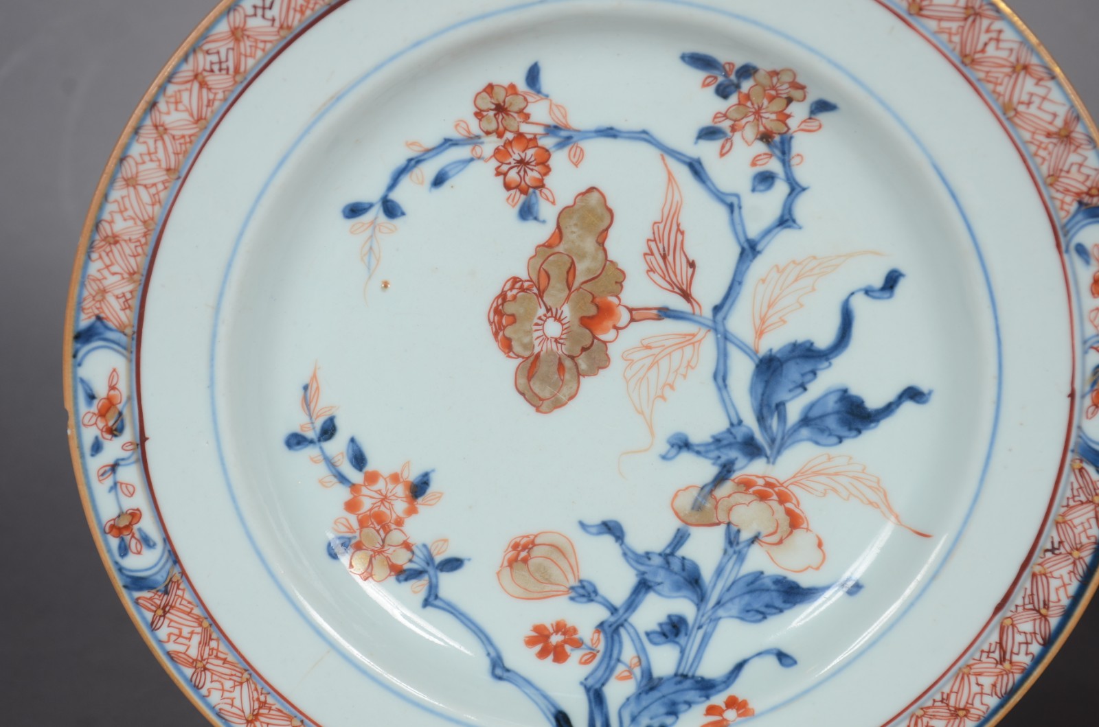 Duas antigas peças de porcelana chinesa, sendo: bowl decorado com... - foto 3 de 7