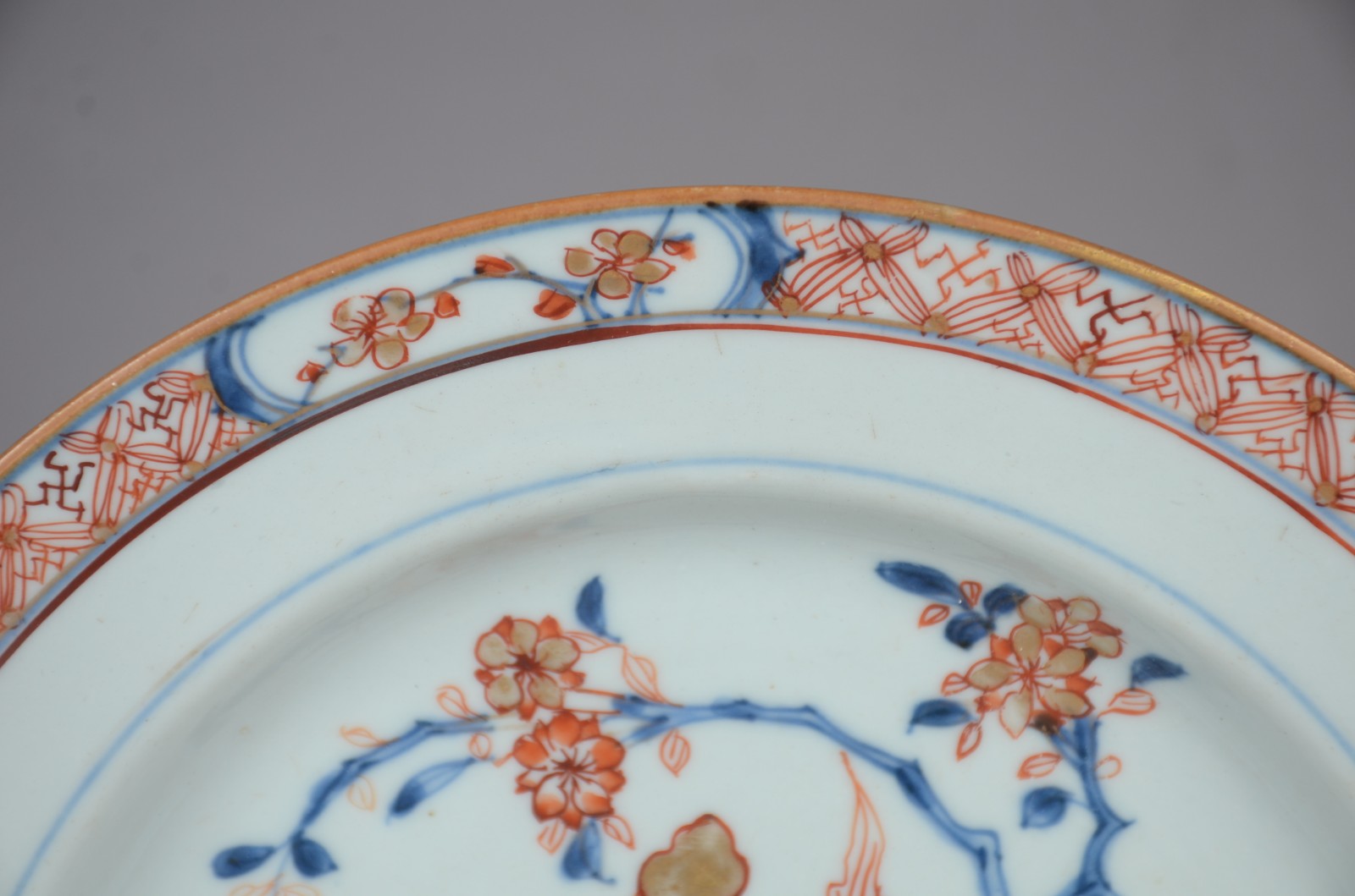 Duas antigas peças de porcelana chinesa, sendo: bowl decorado com... - foto 5 de 7