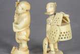 Duas estatuetas de marfim oriental representand... - Duas estatuetas de marfim oriental representando trabalhadores do campo, assinadas na base.