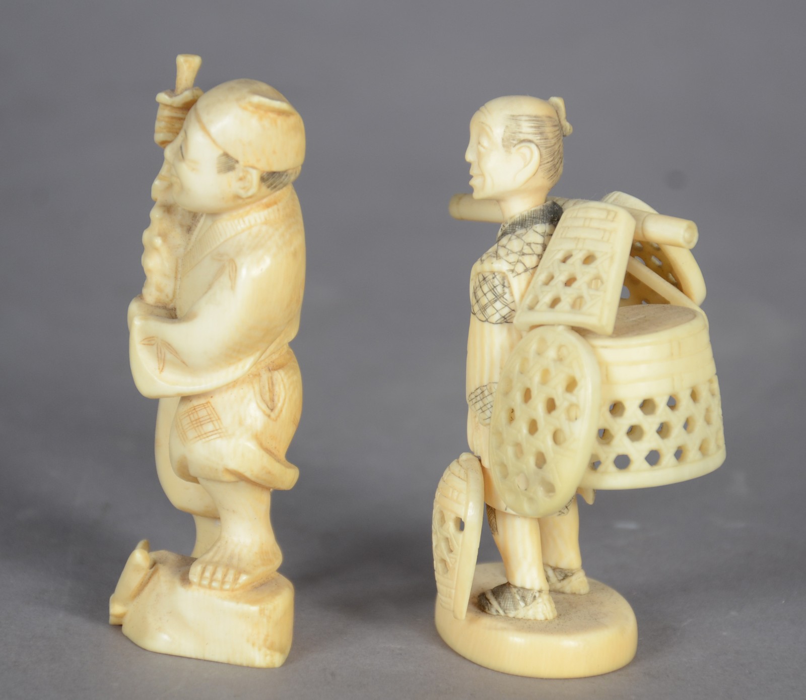 Duas estatuetas de marfim oriental representando trabalhadores do... - foto 4 de 5