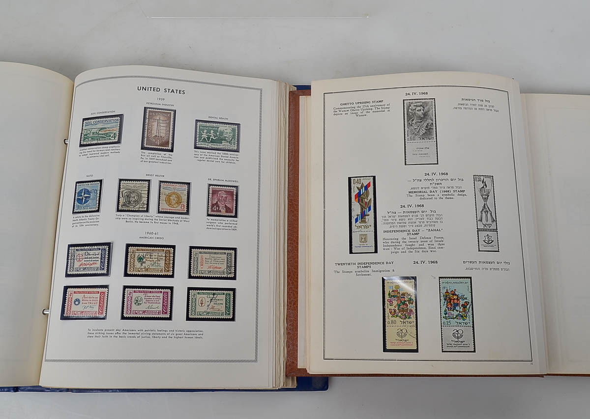 Dois albuns de selos, sendo: a) Israel Stamp Album (faltando alguns...