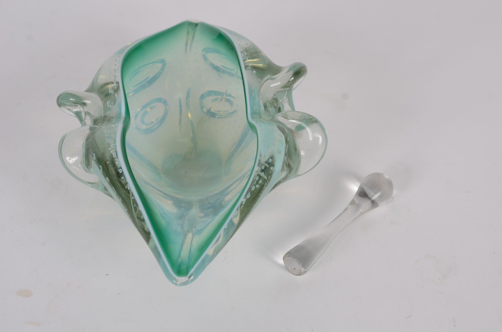 Cinzeiro com "socador" de murano italiano na cor verde. Trincado no... - foto 2 de 9