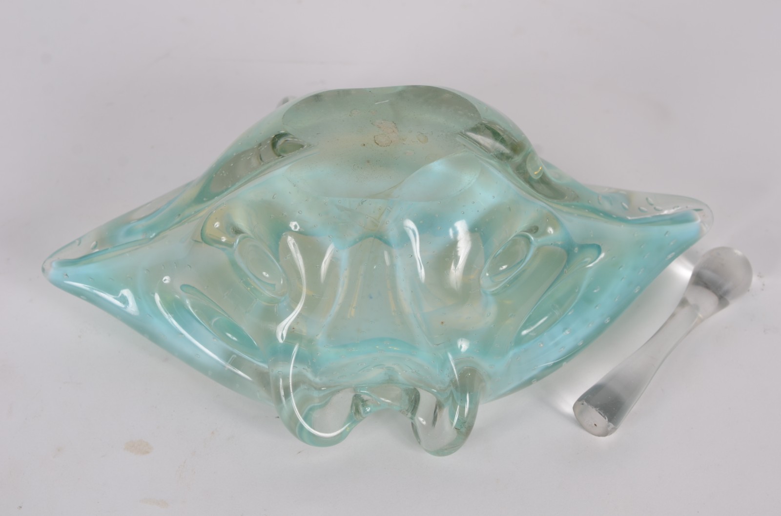Cinzeiro com "socador" de murano italiano na cor verde. Trincado no... - foto 4 de 9