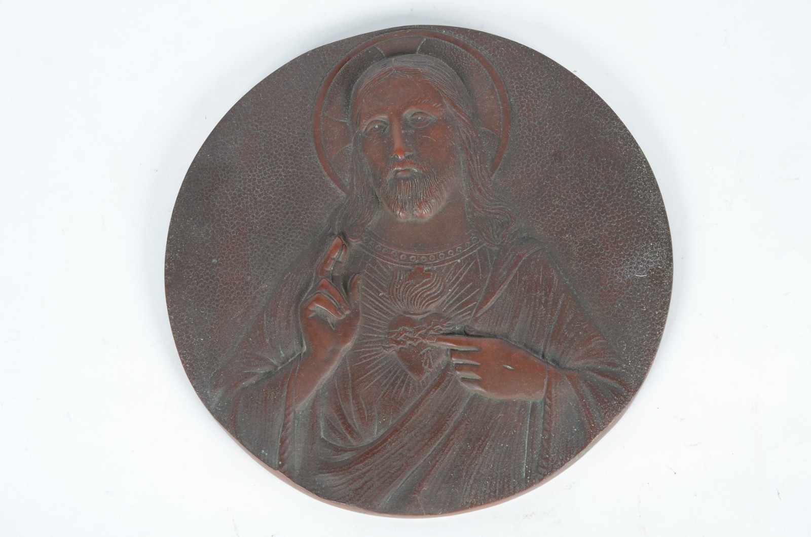 Placa de metal dourado representando "Sagrado Coração de Jesus". - foto 1 de 4