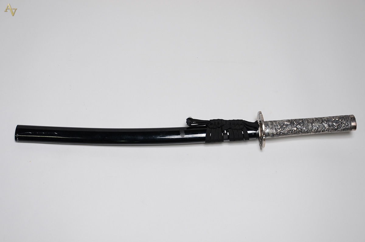Espada samurai com bainha na cor preta (com pequenas marcas) e... - foto 1 de 3