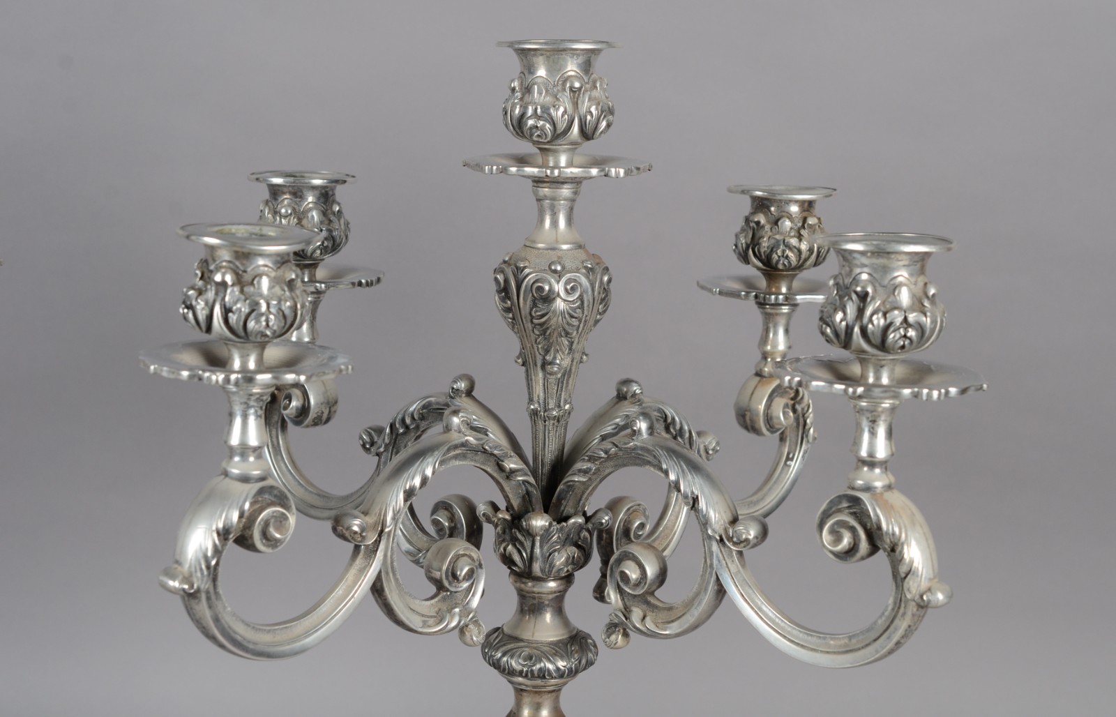 Par de candelabros para 5 velas cada de prata portuguesa contraste... - foto 3 de 8