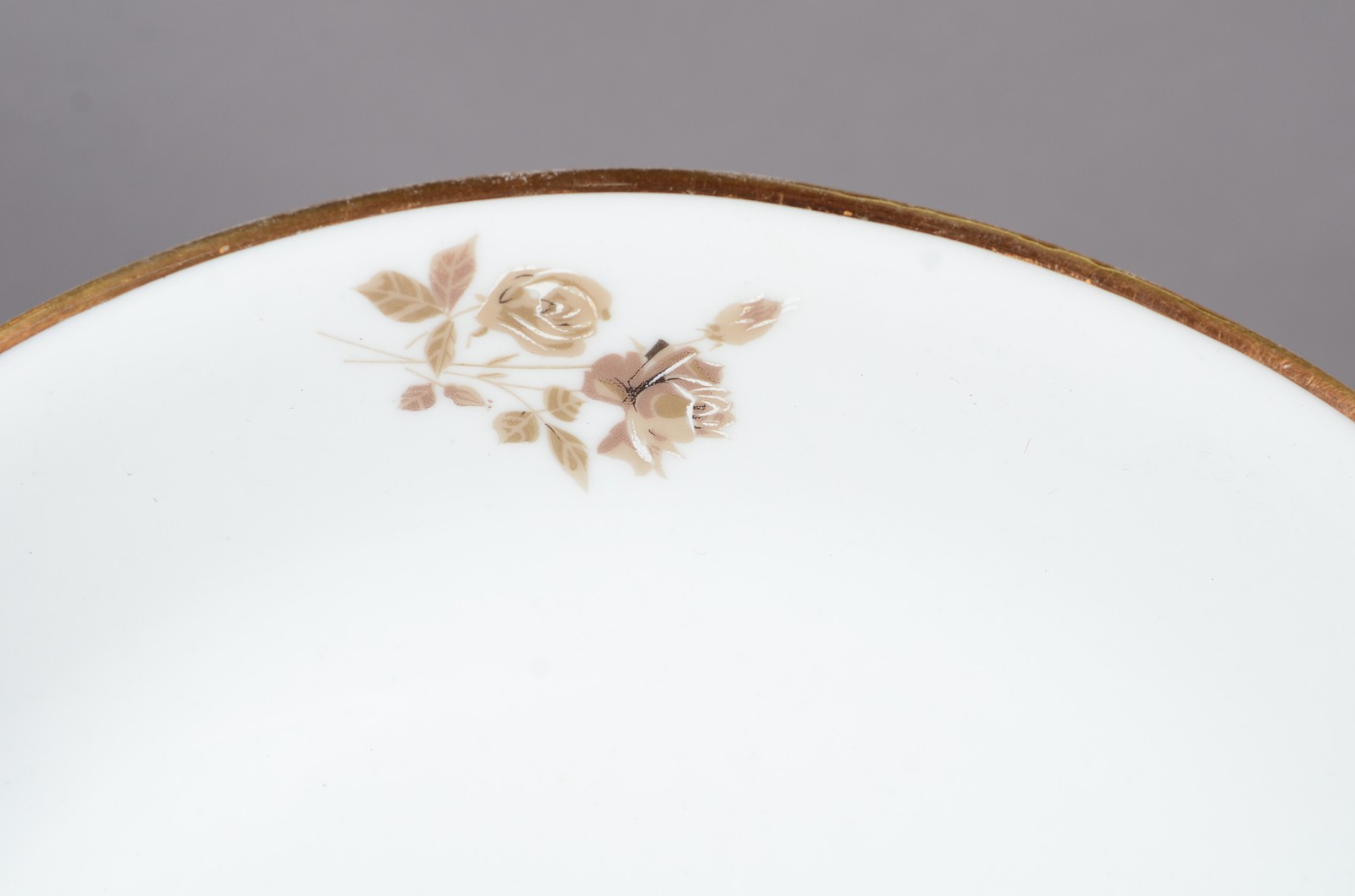 Aparelho de jantar de porcelana Renner, decoração floral com frisos... - foto 2 de 7