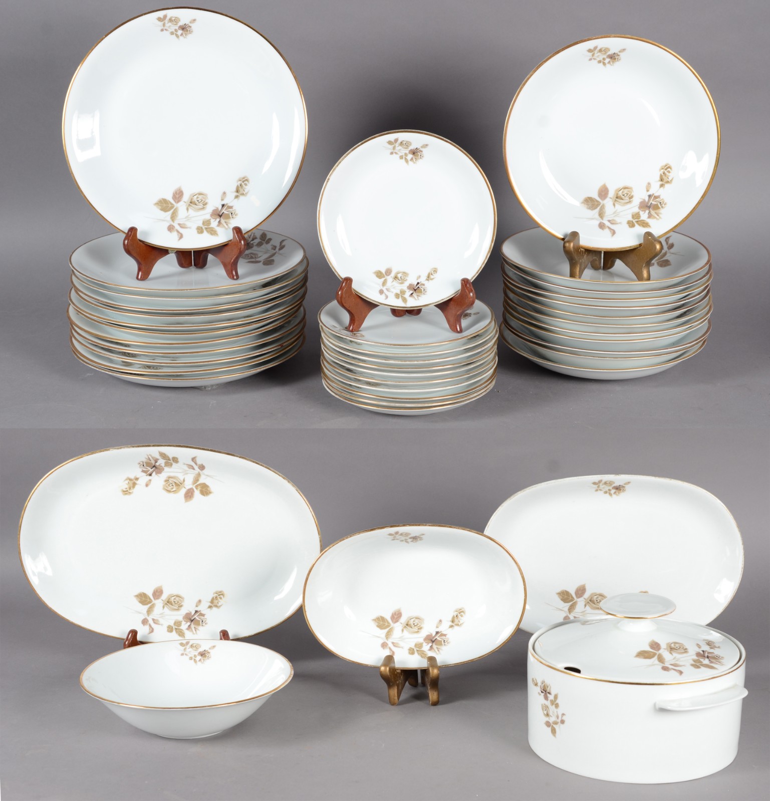 Aparelho de jantar de porcelana Renner, decoração floral com frisos... - foto 1 de 7