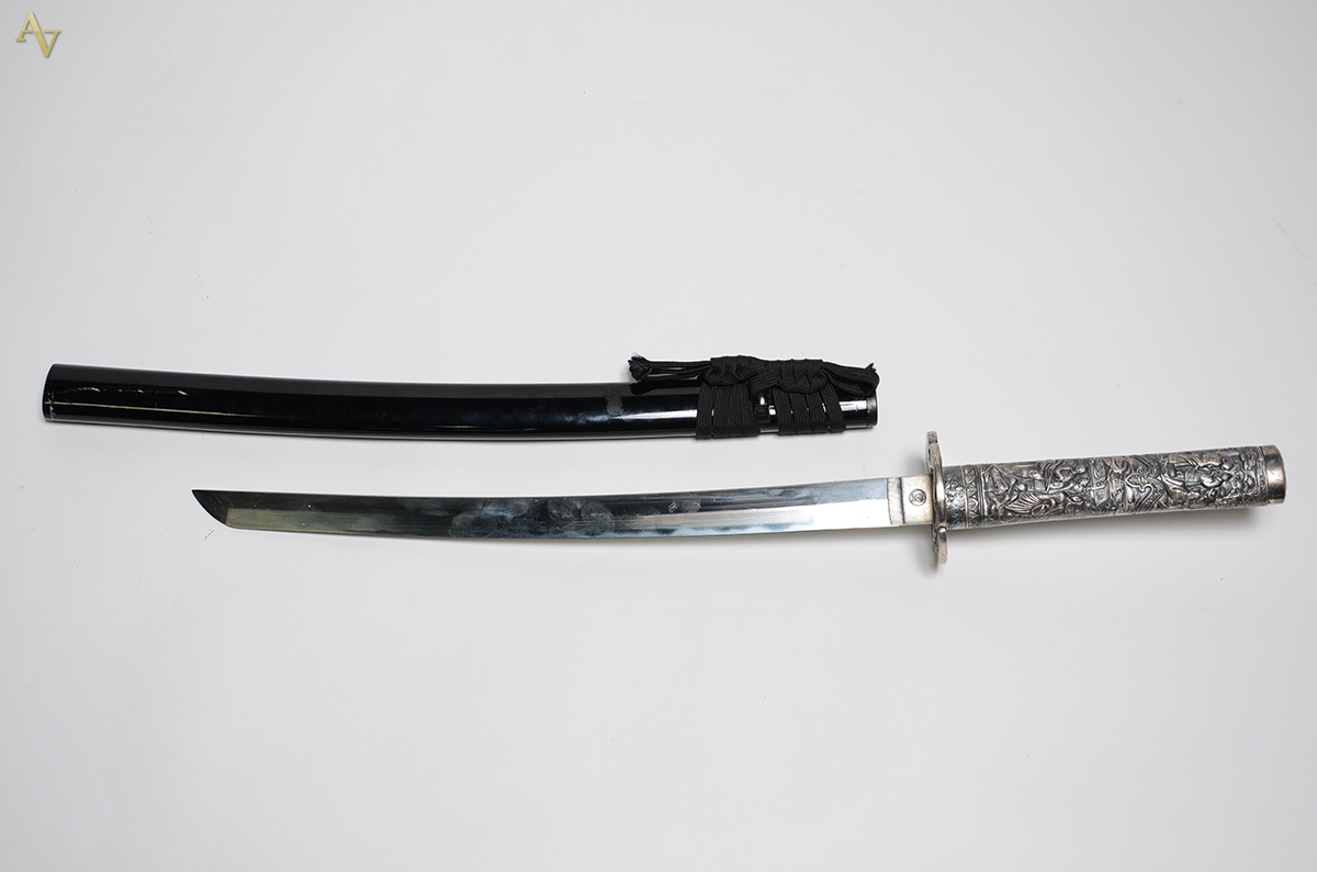 Espada samurai com bainha na cor preta (com pequenas marcas) e... - foto 2 de 3