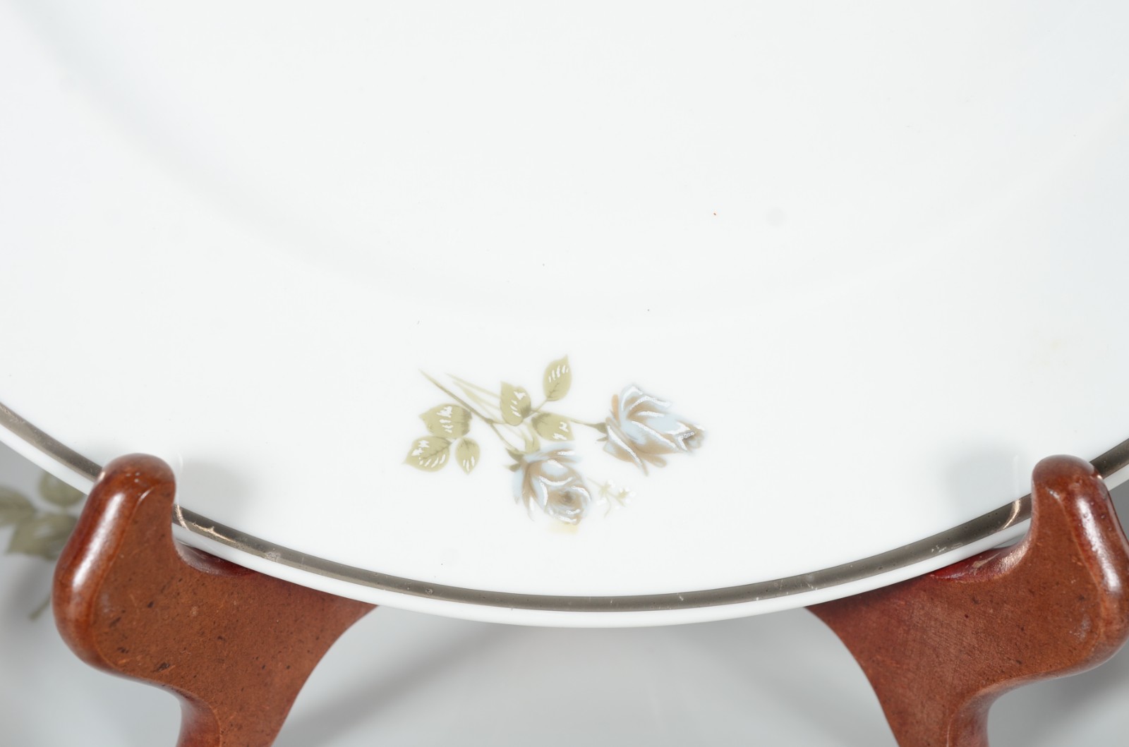 Serviço de jantar e chá de porcelana Schmidt composto de: 6 pratos... - foto 3 de 7