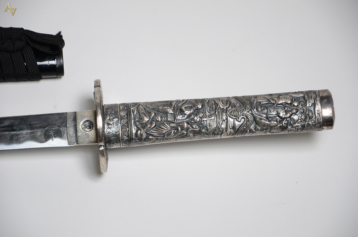 Espada samurai com bainha na cor preta (com pequenas marcas) e... - foto 3 de 3