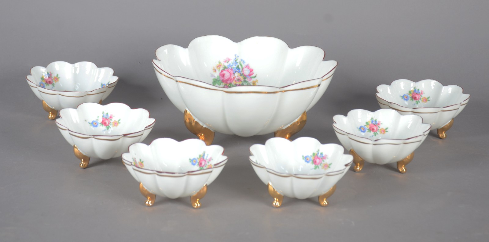 Saladeira com 6 bowls de porcelana Santana, formato de gomos na cor... - foto 1 de 11