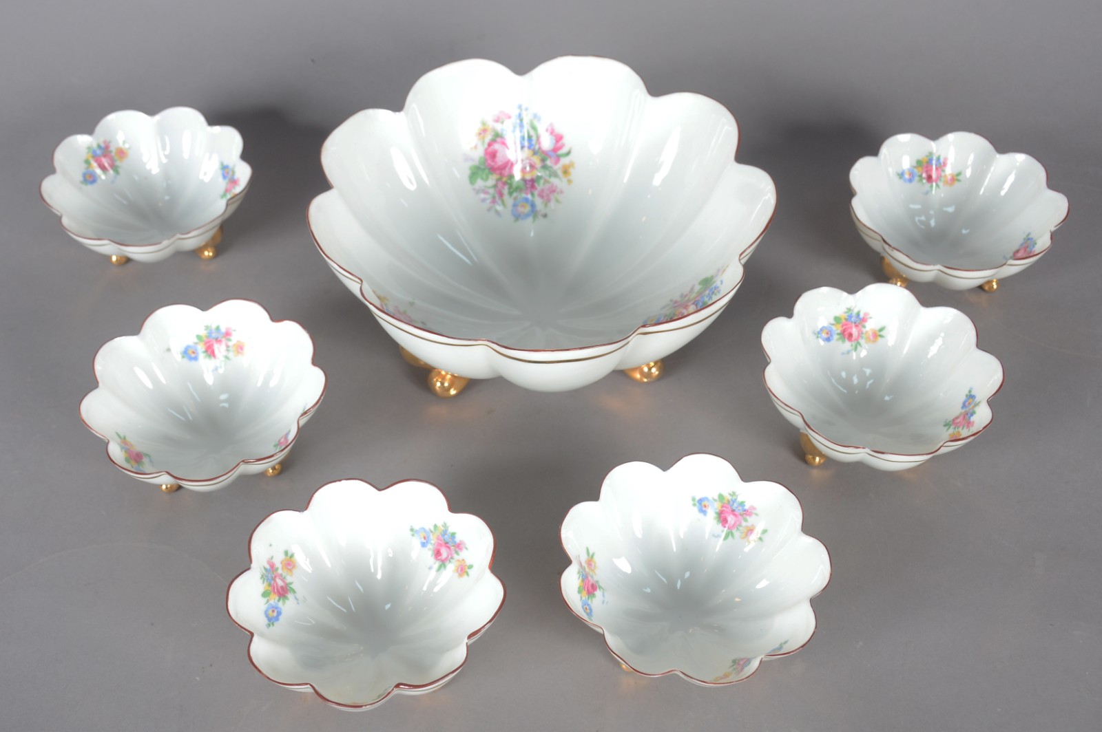 Saladeira com 6 bowls de porcelana Santana, formato de gomos na cor... - foto 4 de 11