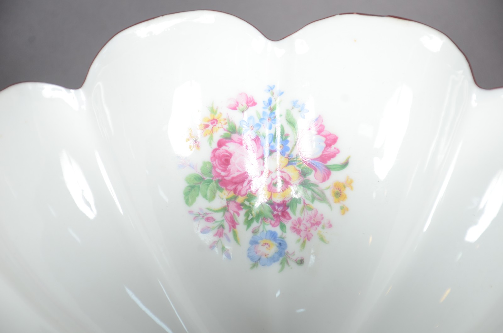 Saladeira com 6 bowls de porcelana Santana, formato de gomos na cor... - foto 7 de 11