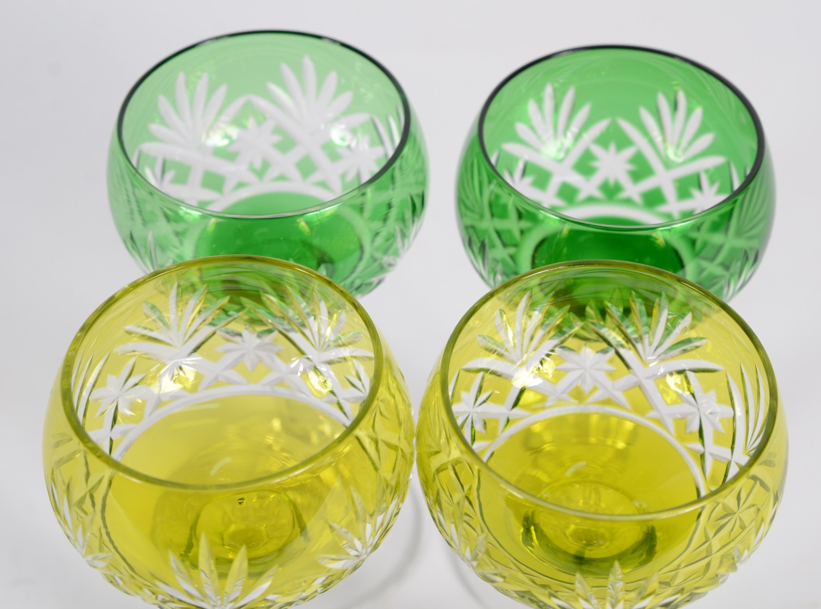 Quatro cálices para vinho de cristal europeu doublé lapidado, sendo... - foto 4 de 5