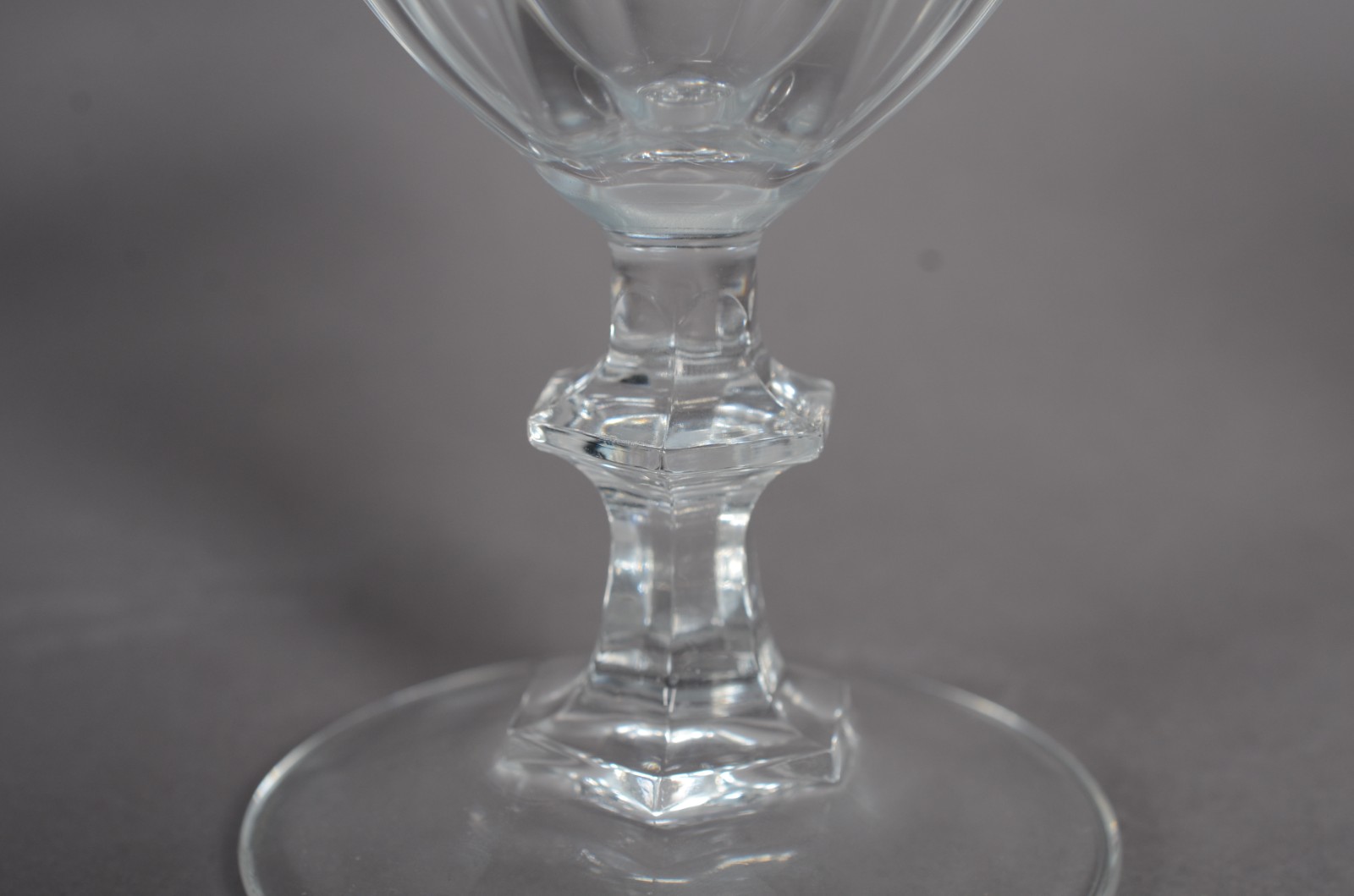 Serviço de cristal facetado composto de: 6 para água, 6 par avinho... - foto 4 de 5