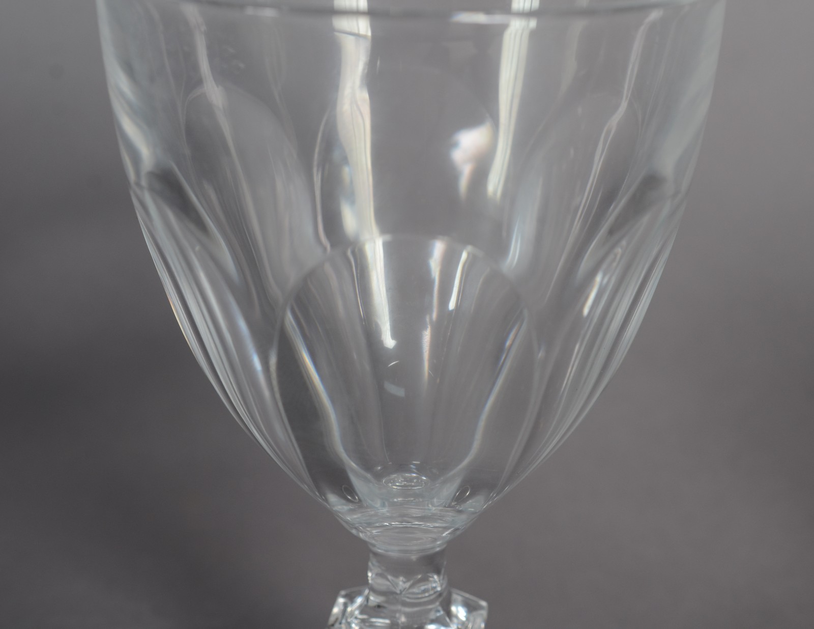 Serviço de cristal facetado composto de: 6 para água, 6 par avinho... - foto 5 de 5