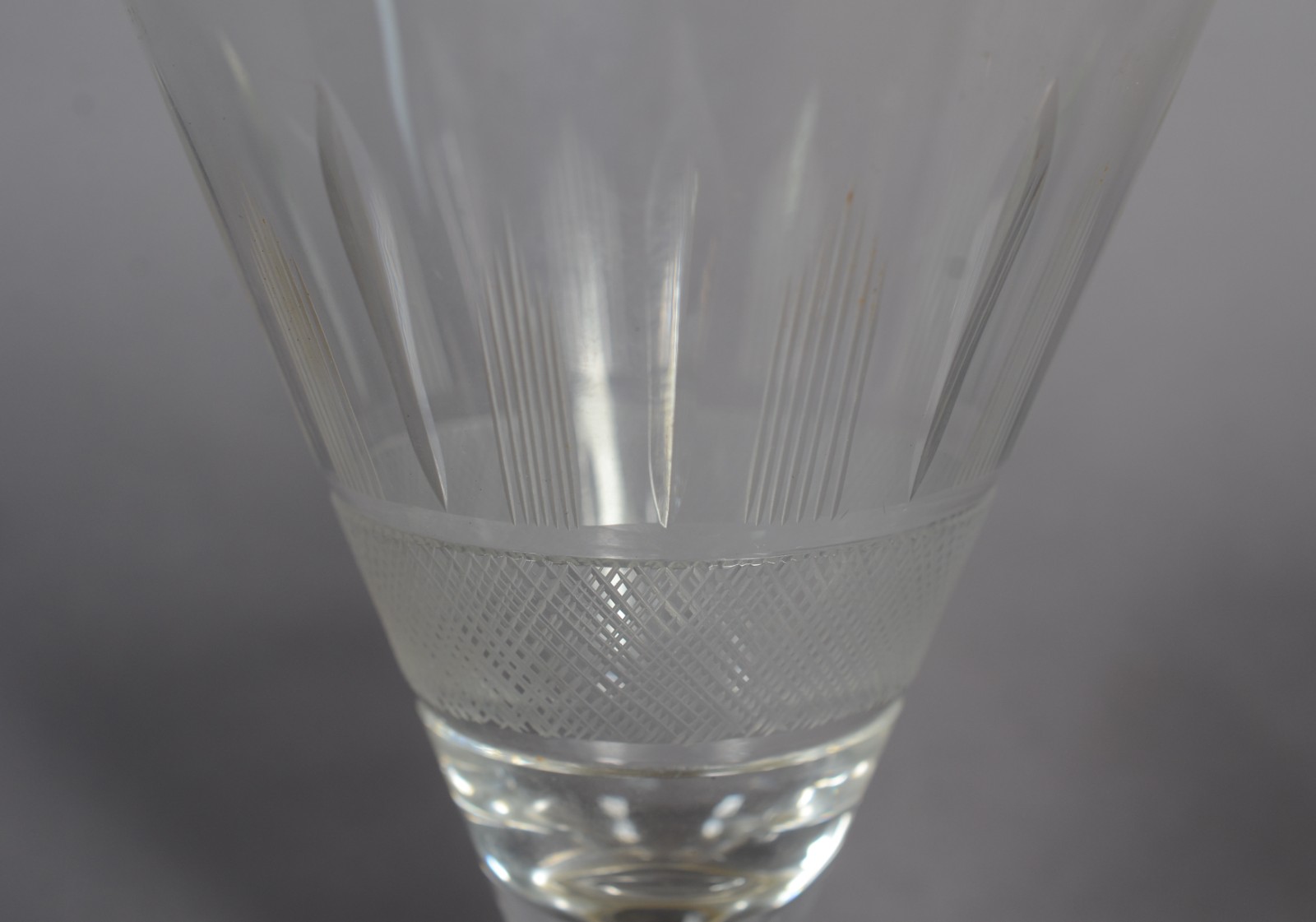 Serviço de cristal lapidado composto de: 4 para champagne, 4 para... - foto 4 de 7
