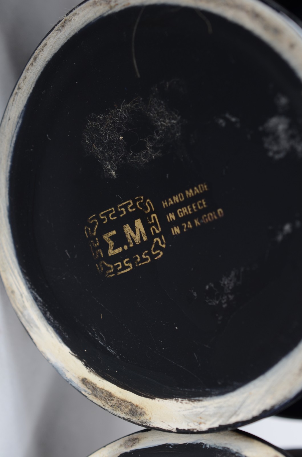 Par de bombonieres de porcelana preta com detalhes em dourados, tampa... - foto 7 de 7