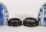 Duas pinhas de porcelana chinesa azul e branca. - Duas pinhas de porcelana chinesa azul e branca.