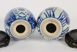 Duas pinhas de porcelana chinesa azul e branca. - Duas pinhas de porcelana chinesa azul e branca.