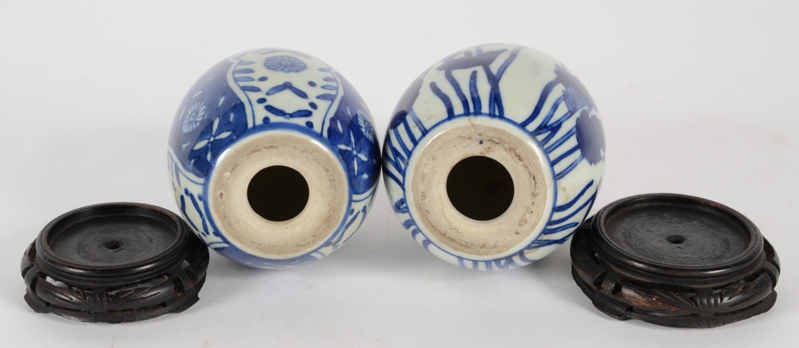 Duas pinhas de porcelana chinesa azul e branca. - foto 4 de 4