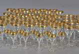 Serviço de cristal com borda dourada composto d... - Serviço de cristal com borda dourada composto de: 10 taças para vinho tinto, 10 taças para vinho branco, 12 para vinho do Porto, 11 para licor, ...