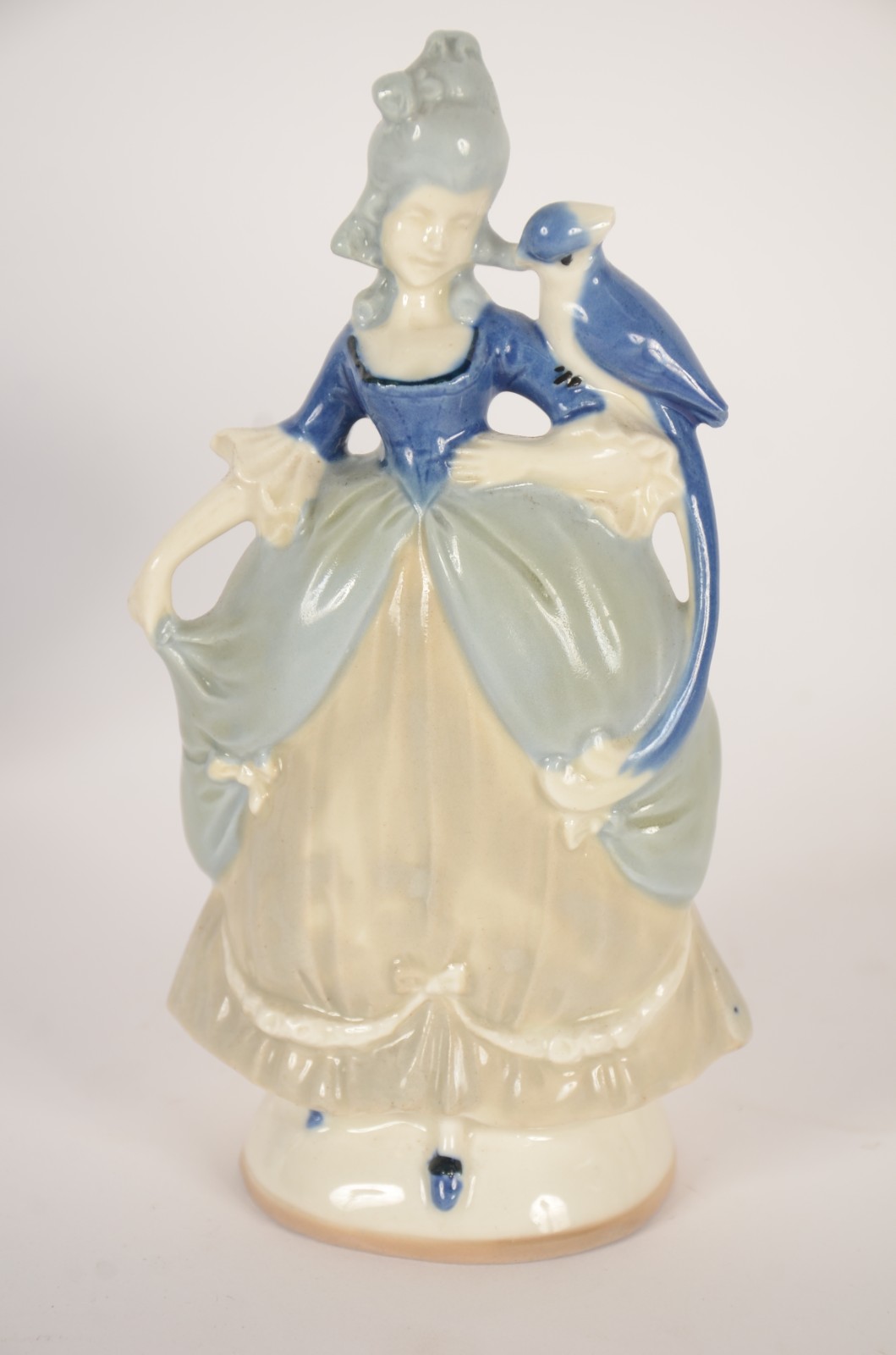 Quatro peças diversas, sendo: 3 porcelana e pequena fruteira de... - foto 5 de 11