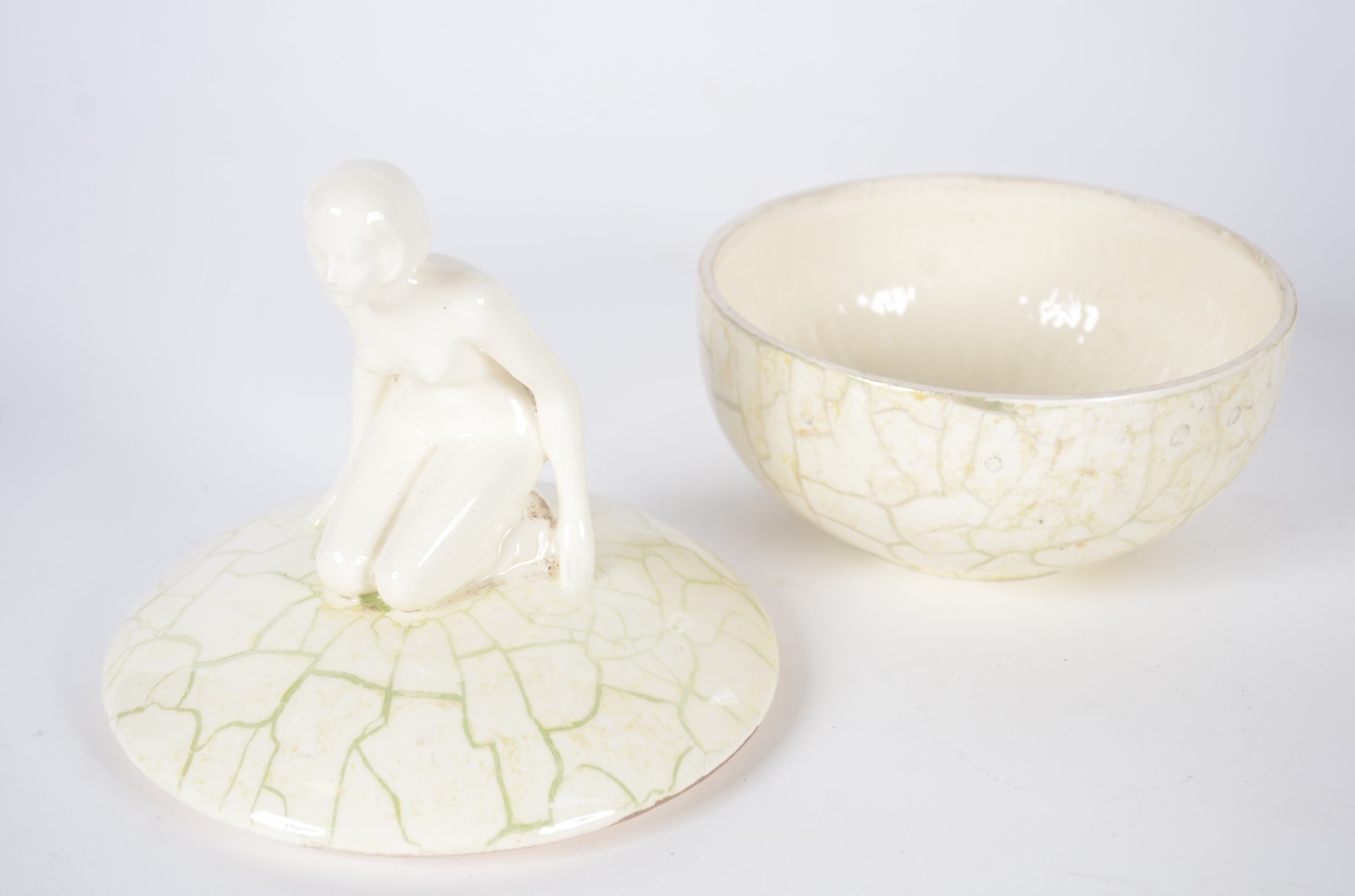 Quatro estatuetas de porcelana, diversas procedências, representando... - foto 2 de 11
