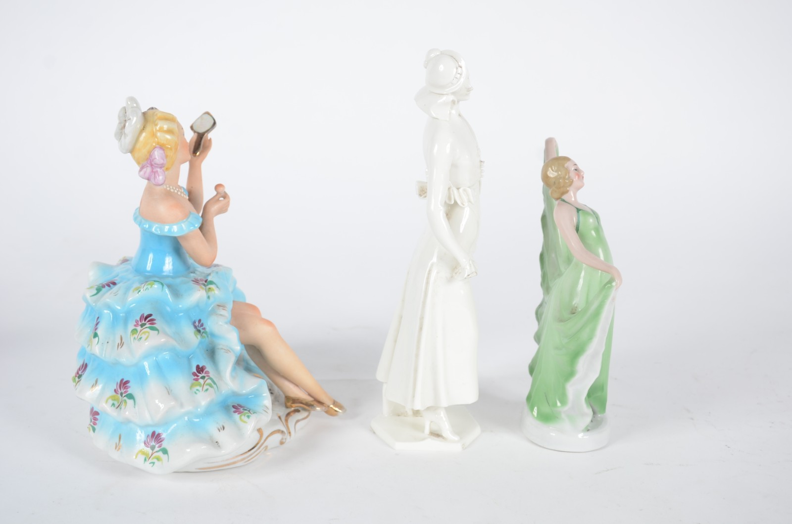 Quatro estatuetas de porcelana, diversas procedências, representando... - foto 10 de 11