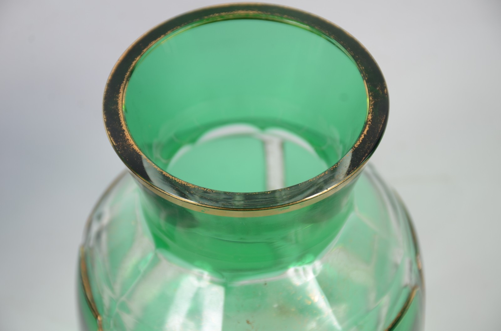 Dois vasos de cristal, sendo um azul cobalto Art Deco com guirlandas... - foto 5 de 6