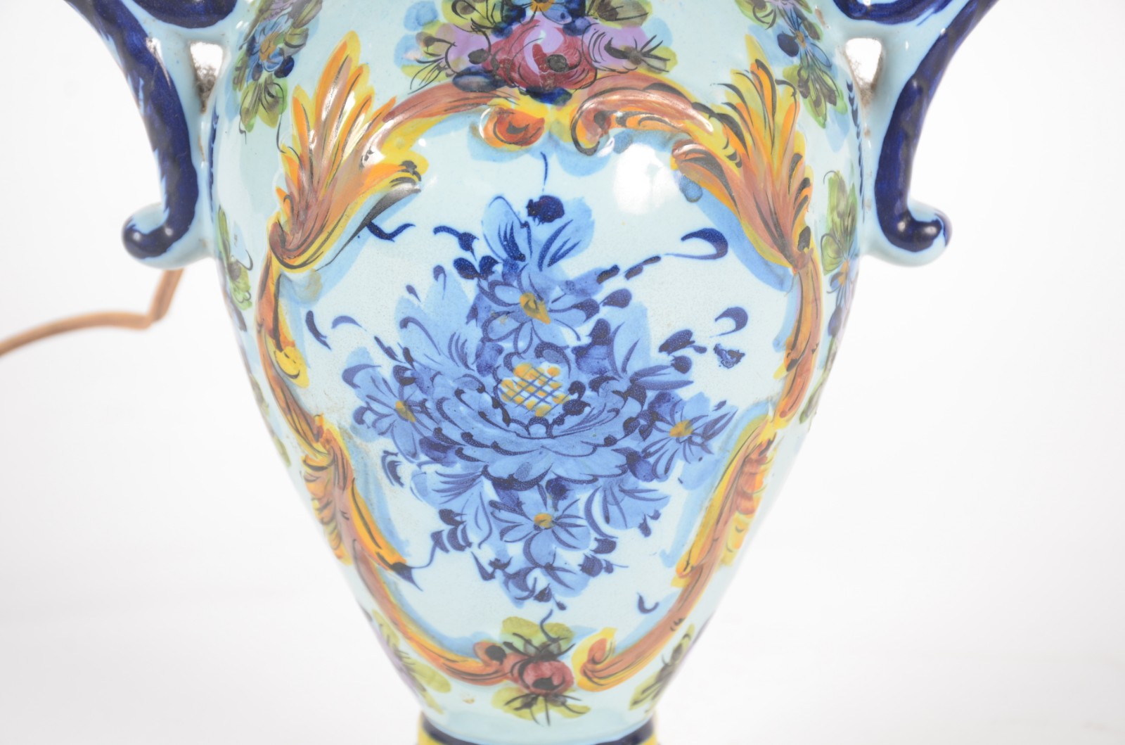 Abatjour de porcelana portuguesa de Alcobaça com cúpula (pequenos... - foto 3 de 9